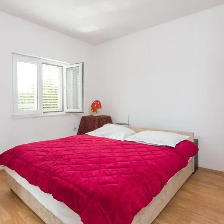Eleonora Apartment