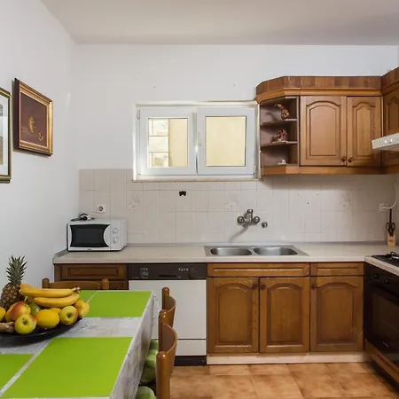 Eleonora Apartment